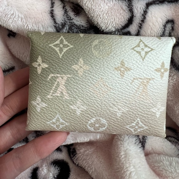 New Louis Vuitton Kirigami Small Pouch - Picture 3 of 7